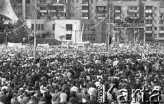 12.06.1987, Gdańsk-Zaspa, Polska.
Trzecia pielgrzymka papieża Jana Pawła II do kraju. Wierni podczas mszy świętej celebrowanej przez Ojca Świętego.
Fot. Mieczysław Michalak, zbiory Ośrodka KARTA