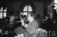 27.02.1989, Wrocław, Polska.
Lech Wałęsa podczas spotkania ze studentami Uniwersytetu Wrocławskiego.
Fot. Mieczysław Michalak, zbiory Ośrodka KARTA