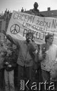 22.03.1989, Wrocław, Polska.
Marsz Wielkanocny Ruchu Wolność i Pokój. Przemawia Leszek Budrewicz.
Fot. Mieczysław Michalak, zbiory Ośrodka KARTA