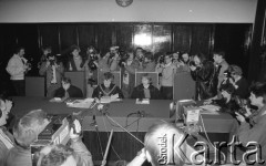 17.04.1989, Warszawa, Polska.
Sąd Wojewódzki w Warszawie. Sędzia Maria Widawska ogłasza relegalizację NSZZ 