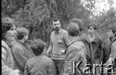 1.05.1989, Wrocław, Polska.
Demonstracja i zamieszki uliczne wywołane przez błędną informację o potrąceniu demonstranta przez milicję. Leszek Budrewicz wśród manifestantów.
Fot. Mieczysław Michalak, zbiory Ośrodka KARTA