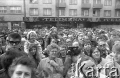 Maj 1989, Wrocław, Polska. 
Kampania wyborcza przed wyborami parlamentarnymi. Mieszkańcy miasta na wiecu wyborczym Komitetu Obywatelskiego 