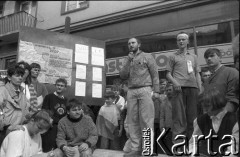 Maj 1989, Wrocław, Polska.
Kampania wyborcza przed wyborami parlamentarnymi. Wiesław Mielcarski przedstawia zasady głosowania w wyborach parlamentarnych w czasie wiecu Komitetu Obywatelskiego 