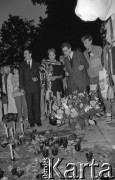 Czerwiec 1989, Warszawa, Polska.
Amerykańska piosenkarka Joan Baez, zaangażowana w ruch obrony praw człowieka, pod ambasadą Chin. Protestowano tam przeciwko masakrze studentów na placu Niebiańskiego Spokoju w Pekinie.
Fot. Mieczysław Michalak, zbiory Ośrodka KARTA