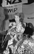 7.06.1989, Warszawa, Polska.
Dom Kultury przy Zakładach Mechanicznych Ursus. Spotkanie z Joan Baez, amerykańską piosenkarką zaangażowaną w ruch obrony praw człowieka.
Fot. Mieczysław Michalak, zbiory Ośrodka KARTA