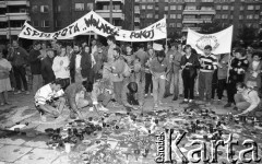 Czerwiec 1989, Warszawa, Polska.
Protest członków Ruchu Wolność i Pokój pod ambasadą Chin wobec masakry na Placu Niebiańskiego Spokoju w Pekinie.
Fot. Mieczysław Michalak, zbiory Ośrodka KARTA