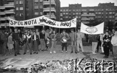Czerwiec 1989, Warszawa, Polska.
Protest m.in. członków Ruchu Wolność i Pokój pod ambasadą Chin wobec masakry na Placu Niebiańskiego Spokoju w Pekinie.
Fot. Mieczysław Michalak, zbiory Ośrodka KARTA