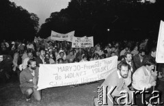 Lata 80., Częstochowa, Polska.
Pielgrzymka Ludzi Pracy na Jasną Górę. Pielgrzymi z Dolnego Śląska niosą transparenty z hasłami, m.in.: 