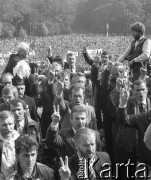 Lata 80., Częstochowa, Polska.
Pielgrzymka ludzi pracy na Jasną Górę. Wśród pielgrzymów Lech Wałęsa.
Fot. Mieczysław Michalak, zbiory Ośrodka KARTA