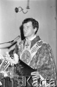 Lata 80., Wrocław, Polska.
Msza święta za ojczyznę w kościele pw. św. Klemensa Dworzaka. 
Fot. Mieczysław Michalak, zbiory Ośrodka KARTA