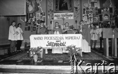 Lata 80., Wrocław, Polska.
Msza święta za ojczyznę w kościele pw. św. Klemensa Dworzaka. 
Fot. Mieczysław Michalak, zbiory Ośrodka KARTA