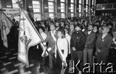 Lata 80., Wrocław, Polska.
Msza święta za ojczyznę w kościele pw. św. Klemensa Dworzaka. W drugim rzędzie (1. z prawej) Władysław Frasyniuk.
Fot. Mieczysław Michalak, zbiory Ośrodka KARTA