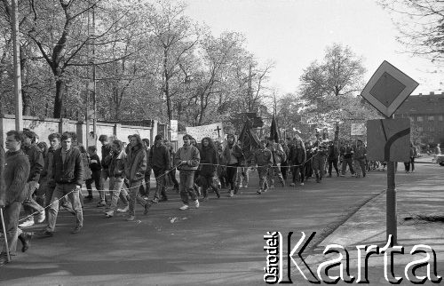 28.04.1990, Wrocław, Polska.
Manifestacja Ruchu Wolność i Pokój pod hasłem 