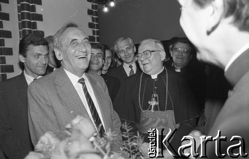 25.05.1990, Wrocław, Polska.
Wizyta premiera Tadeusza Mazowieckiego. Na pierwszym planie Tadeusz Mazowiecki i kardynał Henryk Gulbinowicz.
Fot. Mieczysław Michalak, zbiory Ośrodka KARTA
