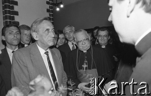 25.05.1990, Wrocław, Polska.
Wizyta premiera Tadeusza Mazowieckiego. Na pierwszym planie Tadeusz Mazowiecki i kardynał Henryk Gulbinowicz.
Fot. Mieczysław Michalak, zbiory Ośrodka KARTA
