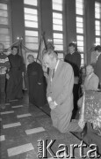 25.05.1990, Wrocław, Polska.
Wizyta premiera Tadeusza Mazowieckiego. T. Mazowiecki w kościele pw. św. Klemensa Dworzaka przy Alei Pracy.
Fot. Mieczysław Michalak, zbiory Ośrodka KARTA
