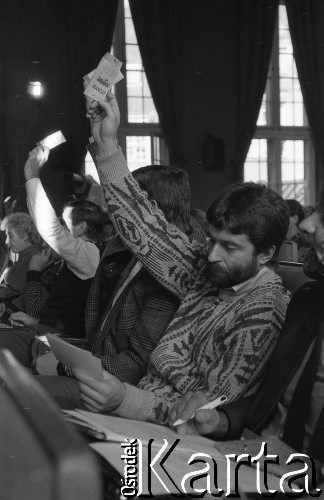 26-27.10.1990, Wrocław, Polska.
Władysław Frasyniuk podczas obrad III Walnego Zebrania Delegatów NSZZ 