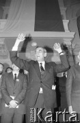 21.11.1990, Warszawa, Polska.
Kandydat na prezydenta Tadeusz Mazowiecki podczas wiecu wyborczego w auli Politechniki Warszawskiej. 
Fot. Mieczysław Michalak, zbiory Ośrodka KARTA