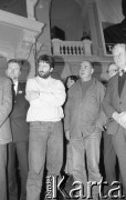 21.11.1990, Warszawa, Polska.
Kampania prezydencka Tadeusza Mazowieckiego. Piotr Nowina-Konopka, Władysław Frasyniuk, Jacek Kuroń, Andrzej Wielowieyski i Władysław Findeisen (z tyłu) na wiecu wyborczym w auli Politechniki Warszawskiej. 
Fot. Mieczysław Michalak, zbiory Ośrodka KARTA