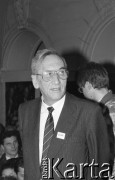 21.11.1990, Warszawa, Polska.
Kampania przed wyborami prezydenckimi. Tadeusz Mazowiecki podczas wiecu wyborczego w auli Politechniki Warszawskiej. 
Fot. Mieczysław Michalak, zbiory Ośrodka KARTA