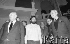 21.11.1990, Warszawa, Polska.
Kampania prezydencka Tadeusza Mazowieckiego. Wiec wyborczy w auli Politechniki Warszawskiej. Od lewej: Andrzej Stelmachowski, Władysław Frasyniuk, Jacek Kuroń, Władysław Findeisen i Andrzej Wielowieyski.
Fot. Mieczysław Michalak, zbiory Ośrodka KARTA
