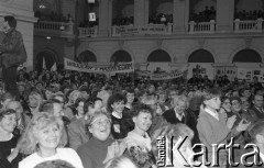 21.11.1990, Warszawa, Polska.
Kampania prezydencka Tadeusza Mazowieckiego. Wiec wyborczy w auli Politechniki Warszawskiej. 
Fot. Mieczysław Michalak, zbiory Ośrodka KARTA