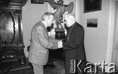 1990, Wrocław, Polska.
Kampania prezydencka Tadeusza Mazowieckiego, spotkanie z kardynałem Henrykiem Gulbinowiczem.
Fot. Mieczysław Michalak, zbiory Ośrodka KARTA