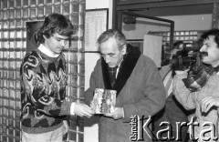 1990, Wrocław, Polska.
Kampania prezydencka Tadeusza Mazowieckiego, spotkanie z młodzieżą w Liceum Ogólnokształcącym nr 5.
Fot. Mieczysław Michalak, zbiory Ośrodka KARTA