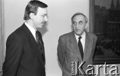 1990, Wrocław, Polska.
Kampania prezydencka Tadeusza Mazowieckiego. Spotkanie Tadeusza Mazowieckiego z prezydentem miasta Bogdanem Zdrojewskim.
Fot. Mieczysław Michalak, zbiory Ośrodka KARTA