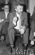 1990, Wrocław, Polska.
Kampania prezydencka. Waldemar Kuczyński podczas spotkania Tadeusza Mazowieckiego z działaczami Ruchu Obywatelskiego - Akcja Demokratyczna. 
Fot. Mieczysław Michalak, zbiory Ośrodka KARTA