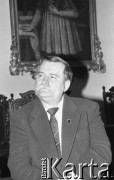 1990, Wrocław, Polska.
Lech Wałęsa podczas spotkania z kardynałem Henrykiem Gulbinowiczem przed wyborami prezydenckimi.
Fot. Mieczysław Michalak, zbiory Ośrodka KARTA