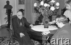 1990, Wrocław, Polska.
Kampania prezydencka. Spotkanie Lecha Wałęsy z kardynałem Henrykiem Gulbinowiczem.
Fot. Mieczysław Michalak, zbiory Ośrodka KARTA