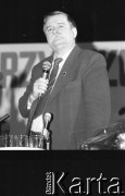 1990, Wrocław, Polska.
Kampania prezydencka. Lech Wałęsa podczas spotkania z mieszkańcami miasta w Hali Ludowej.
Fot. Mieczysław Michalak, zbiory Ośrodka KARTA