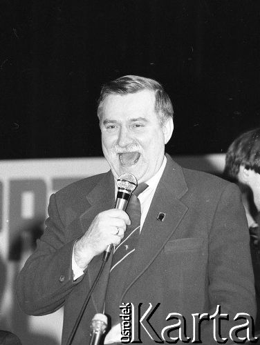 1990, Wrocław, Polska.
Kampania prezydencka. Lech Wałęsa podczas spotkania z mieszkańcami miasta w Hali Ludowej.
Fot. Mieczysław Michalak, zbiory Ośrodka KARTA