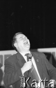 1990, Wrocław, Polska.
Kampania prezydencka. Lech Wałęsa podczas spotkania z mieszkańcami miasta w Hali Ludowej.
Fot. Mieczysław Michalak, zbiory Ośrodka KARTA