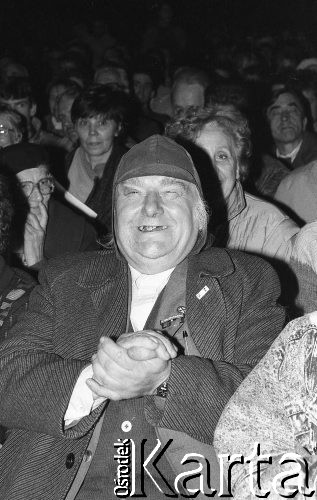 1990, Wrocław, Polska.
Kampania prezydencka, mieszkańcy miasta podczas spotkania z Lechem Wałęsą w Hali Ludowej.
Fot. Mieczysław Michalak, zbiory Ośrodka KARTA