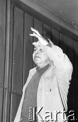 1990, Wrocław, Polska.
Jacek Kuroń podczas wizyty w Państwowej Szkole Muzycznej I i II stopnia im. Karola Szymanowskiego.
Fot. Mieczysław Michalak, zbiory Ośrodka KARTA