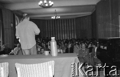 1990, Wrocław, Polska.
Wizyta Jacka Kuronia w Państwowej Szkole Muzycznej I i II stopnia im. Karola Szymanowskiego.
Fot. Mieczysław Michalak, zbiory Ośrodka KARTA
