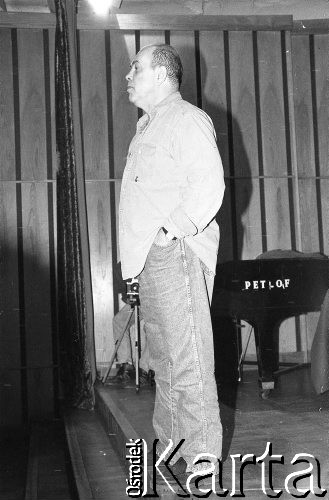 1990, Wrocław, Polska.
Jacek Kuroń podczas wizyty w Państwowej Szkole Muzycznej I i II stopnia im. Karola Szymanowskiego.
Fot. Mieczysław Michalak, zbiory Ośrodka KARTA