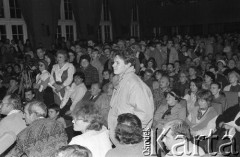 1990, Wrocław, Polska.
Kampania wyborcza przed wyborami prezydenckimi. Spotkanie z kandydatem na prezydenta Stanisławem Tymińskim na Politechnice Wrocławskiej.
Fot. Mieczysław Michalak, zbiory Ośrodka KARTA