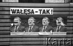 Jesień 1990, Polska.
Kampania wyborcza przed wyborami prezydenckimi. Plakaty Lecha Wałęsy.
Fot. Mieczysław Michalak, zbiory Ośrodka KARTA
