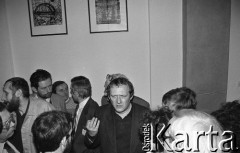 26-27.01.1991, Warszawa, Polska.
Adam Michnik (w środku) na I Krajowym Zjeździe Ruchu Obywatelskiego - Akcja Demokratyczna (ROAD), 3. z lewej stoi Andrzej Jamrozek.
Fot. Mieczysław Michalak, zbiory Ośrodka KARTA