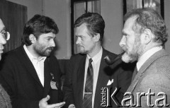 26-27.01.1991, Warszawa, Polska.
Władysław Frasyniuk, Piotr Nowina-Konopka i Bronisław Geremek (od lewej) na I Krajowym Zjeździe Ruchu Obywatelskiego - Akcja Demokratyczna (ROAD).
Fot. Mieczysław Michalak, zbiory Ośrodka KARTA