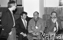 26-27.01.1991, Warszawa, Polska.
Jan Lityński, Henryk Wujec, Jacek Kuroń i Bronisław Geremek (od lewej) na I Krajowym Zjeździe Ruchu Obywatelskiego - Akcja Demokratyczna (ROAD).
Fot. Mieczysław Michalak, zbiory Ośrodka KARTA