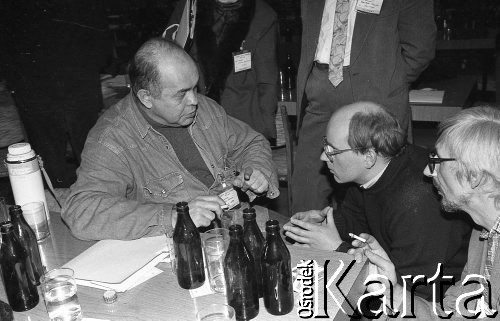 26-27.01.1991, Warszawa, Polska.
I Krajowy Zjazd Ruchu Obywatelskiego - Akcja Demokratyczna (ROAD). Jacek Kuroń rozmawia z Janem Marią Rokitą.
Fot. Mieczysław Michalak, zbiory Ośrodka KARTA