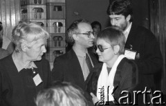 26-27.01.1991, Warszawa, Polska.
I Krajowy Zjazd Ruchu Obywatelskiego - Akcja Demokratyczna (ROAD). Przerwa w obradach, od lewej: Zofia Kuratowska, Jan Lityński, Barbara Labuda i Władysław Frasyniuk.
Fot. Mieczysław Michalak, zbiory Ośrodka KARTA