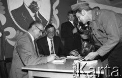 18.06.1992, Wrocław, Polska.
Promocja książki generała Wojciecha Jaruzelskiego 