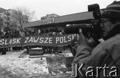 26.02.1994, Lubin, Polska.
Demonstracja Polskiej Wspólnoty Narodowej. Demonstranci niosą transparent z hasłem 