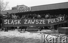 26.02.1994, Lubin, Polska.
Demonstracja Polskiej Wspólnoty Narodowej. Demonstranci niosą transparent z hasłem 