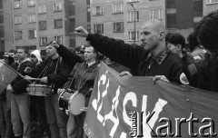 26.02.1994, Lubin, Polska.
Demonstracja Polskiej Wspólnoty Narodowej. Demonstranci niosą transparent z hasłem 